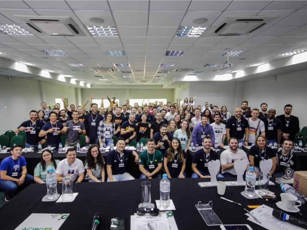 ACEJAN JOVEM PARTICIPA DA AGO FACIAP JOVEM EM PONTA GROSSA.