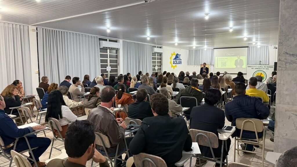 PALESTRA SOBRE REFORMA TRIBUTÁRIA REUNE GRANDE PÚBLICO NA ACEJAN