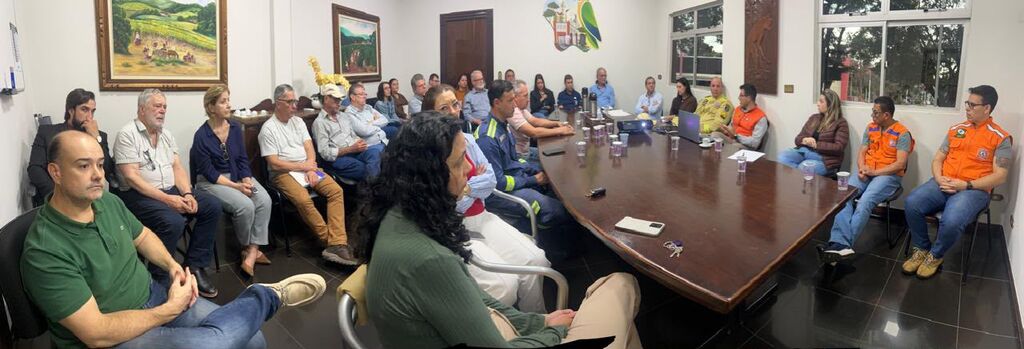 ACEJAN PARTICIPA DE REUNIÃO PARA FORTALECIMENTO DA DEFESA CIVIL EM JANDAIA DO SUL